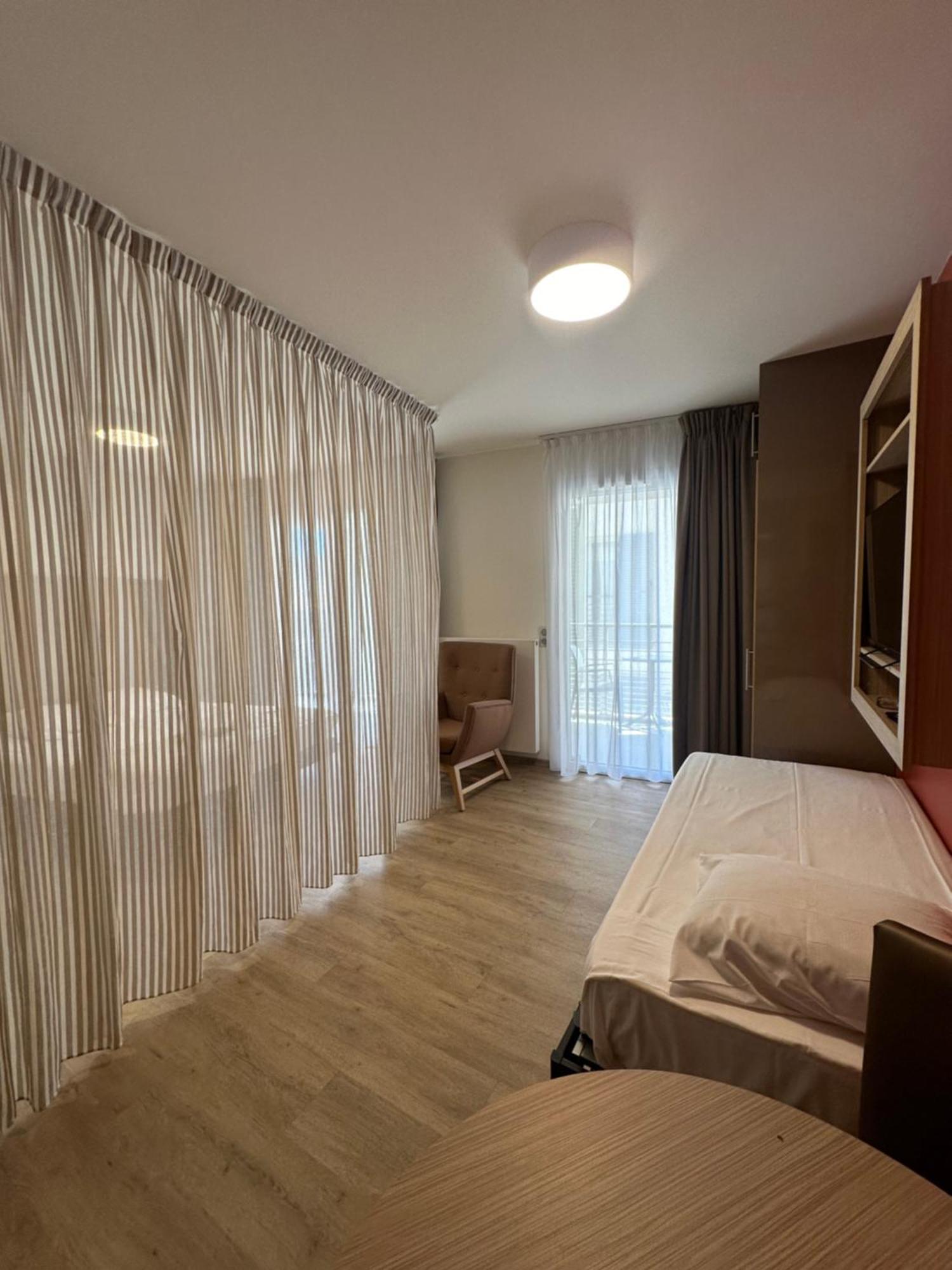 Zenao Frejus Aparthotel Екстериор снимка
