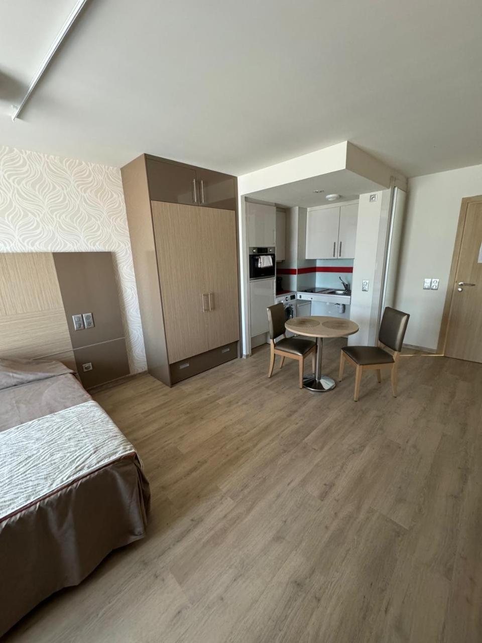 Zenao Frejus Aparthotel Екстериор снимка